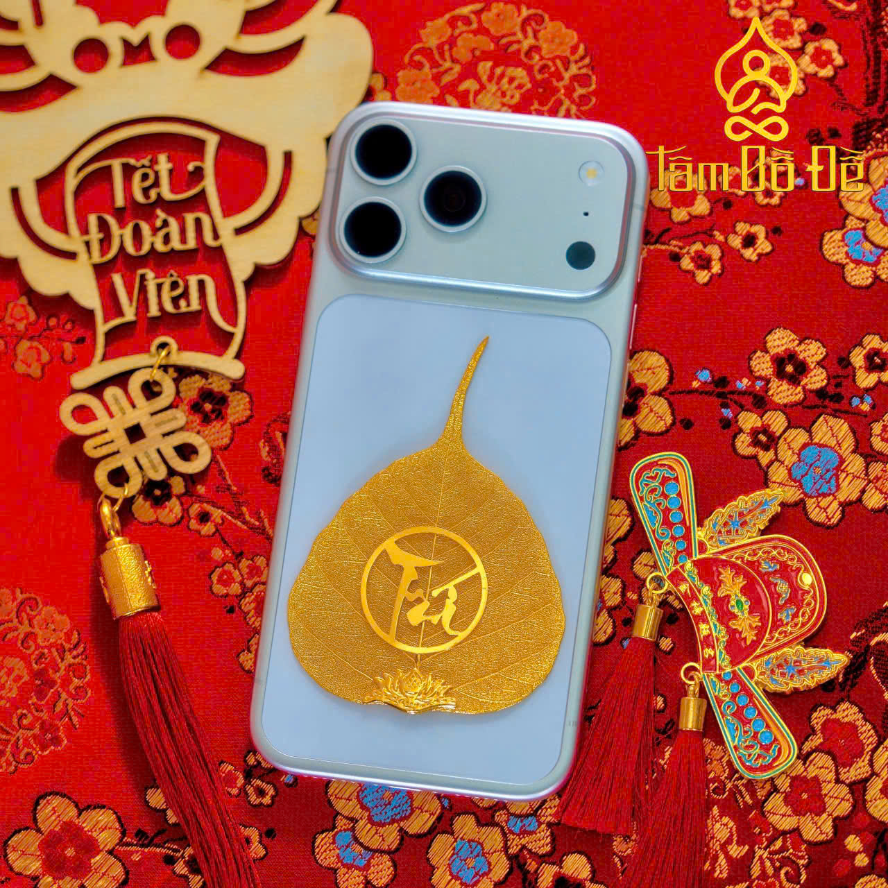 LÁ BỒ ĐỀ ỐP ĐIỆN THOẠI MẠ VÀNG 24K CHỮ '' TRÍ "